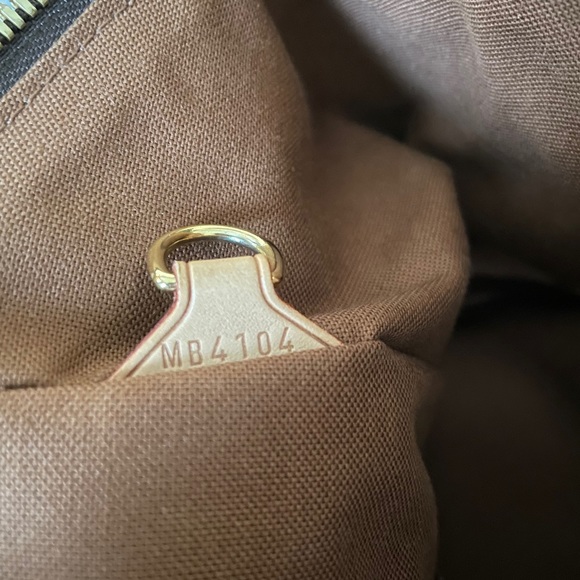 Louis Vuitton Tivoli GM - Excellent/Like New Condition - Picture 3 of 15